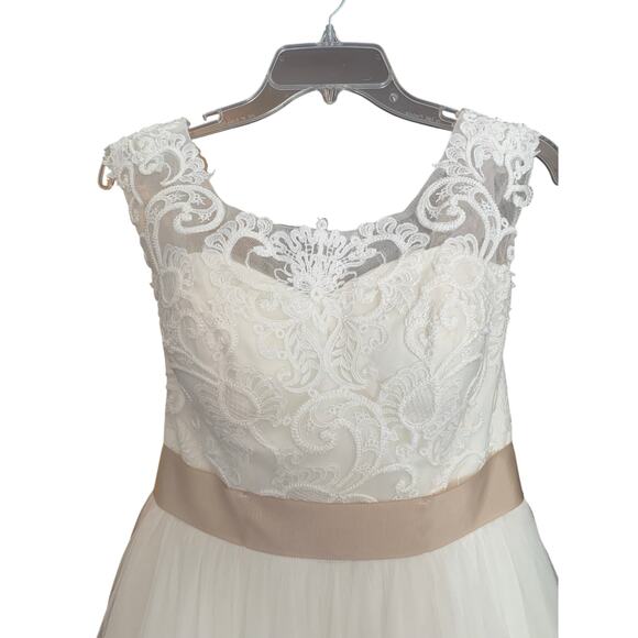 David’s Bridal Ivory Tulle Wedding Dress Lace Illusion Cap Sleeves WG3741 Sz 10 - Picture 6 of 15